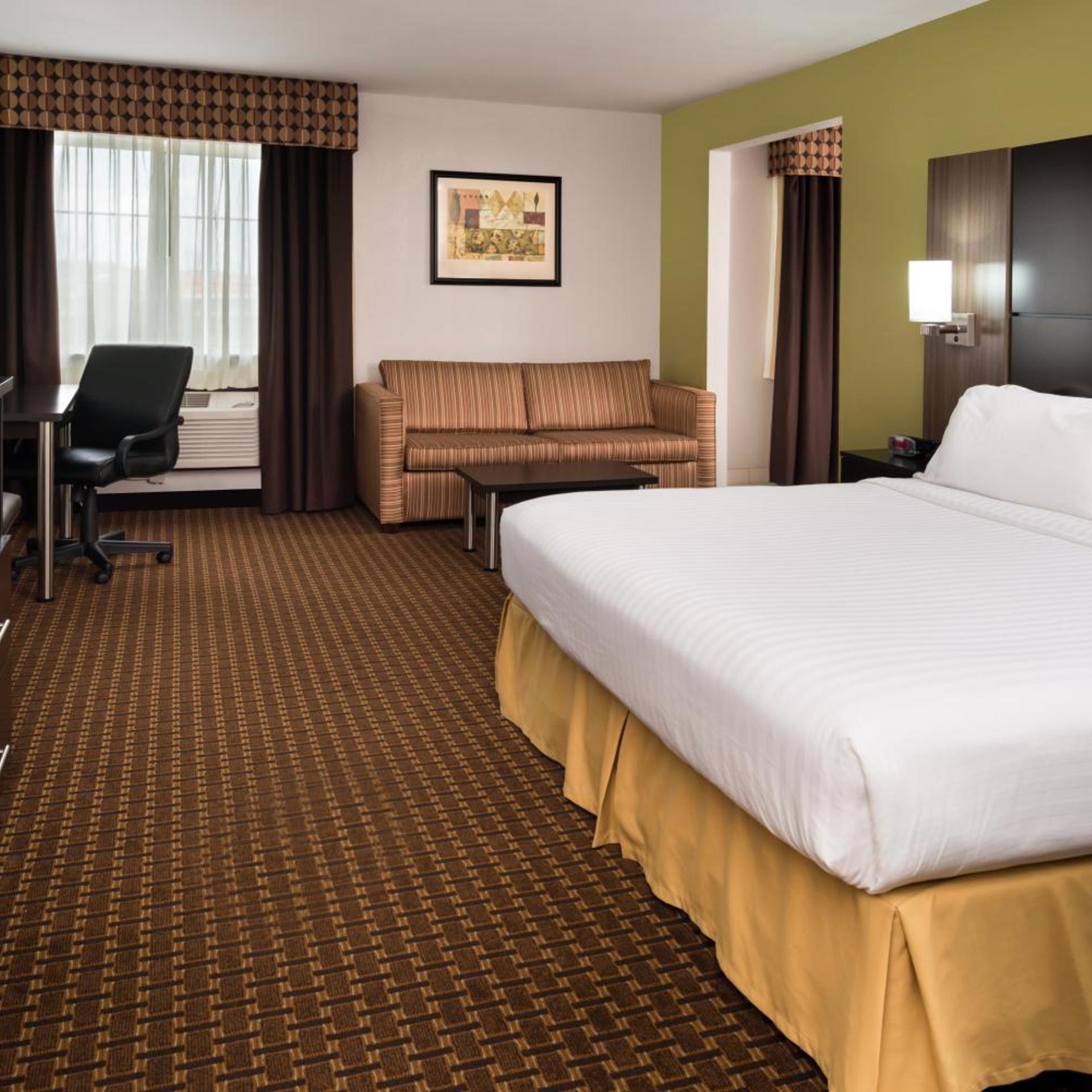 holiday inn express and suites bucyrus by ihg