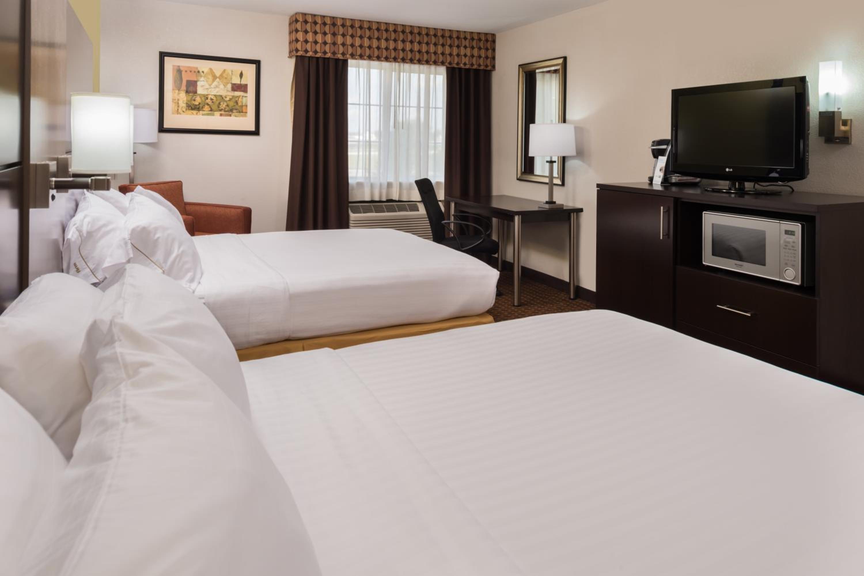 holiday inn express and suites bucyrus by ihg