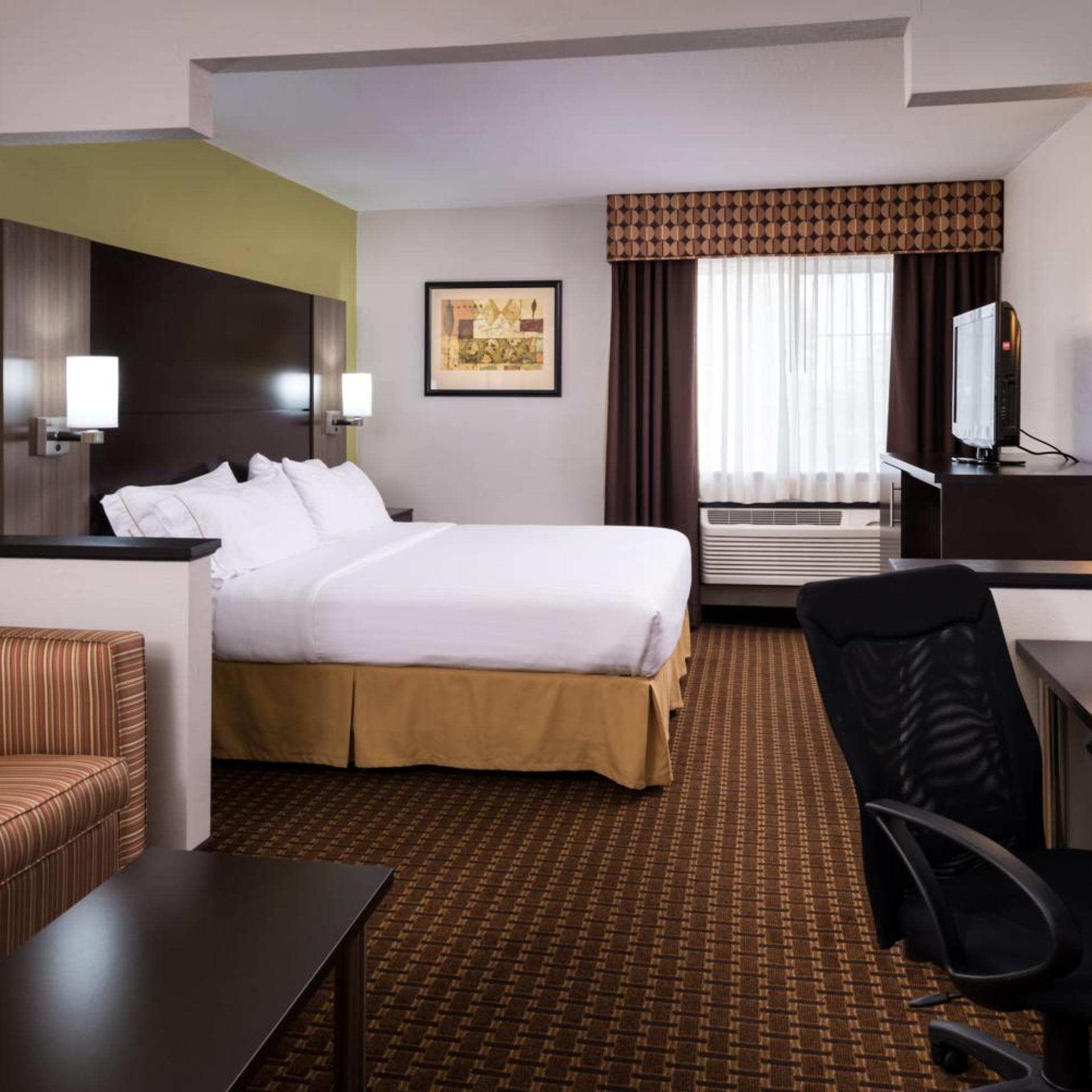 holiday inn express and suites bucyrus by ihg