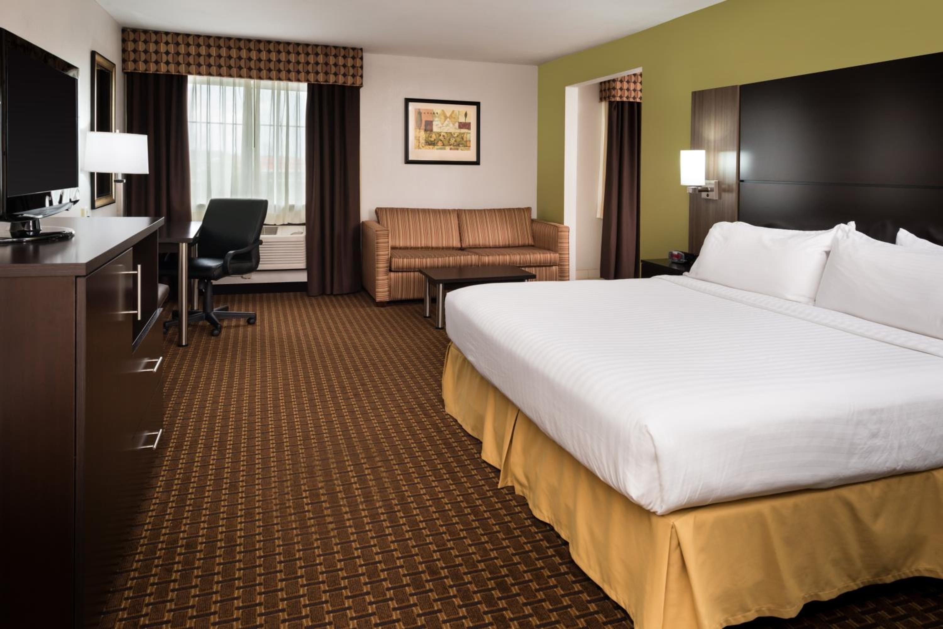 holiday inn express and suites bucyrus by ihg