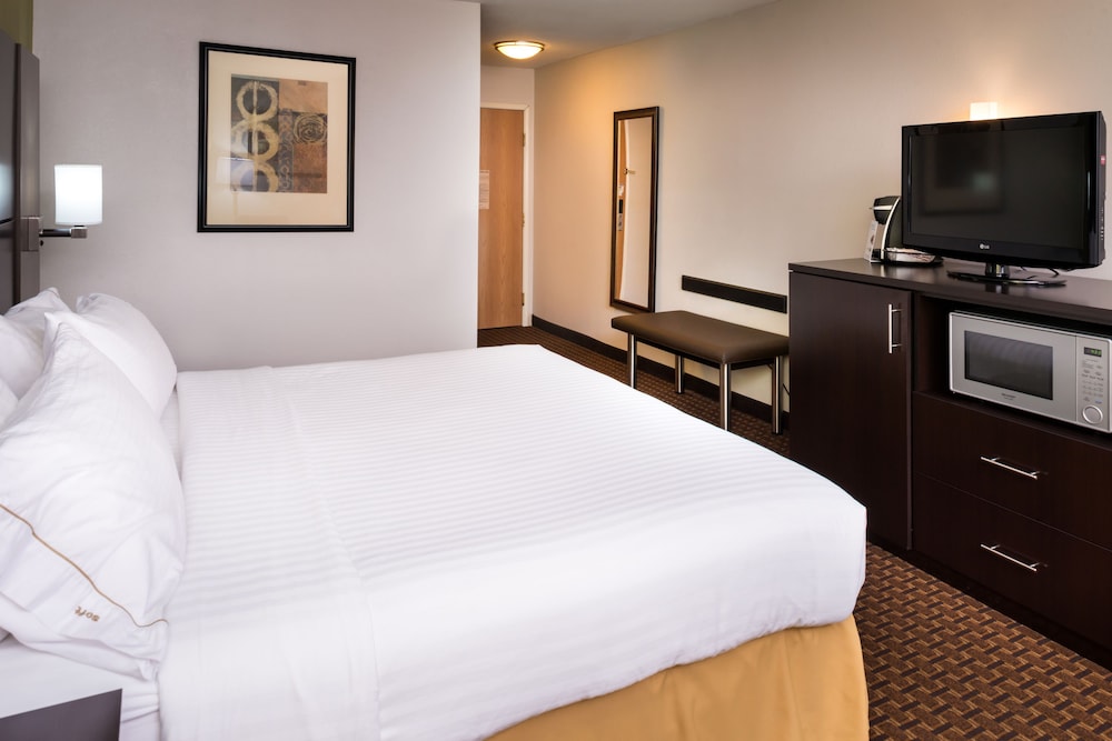 holiday inn express and suites bucyrus by ihg