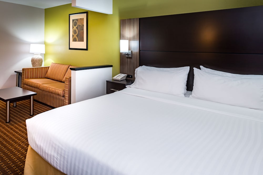 holiday inn express and suites bucyrus by ihg