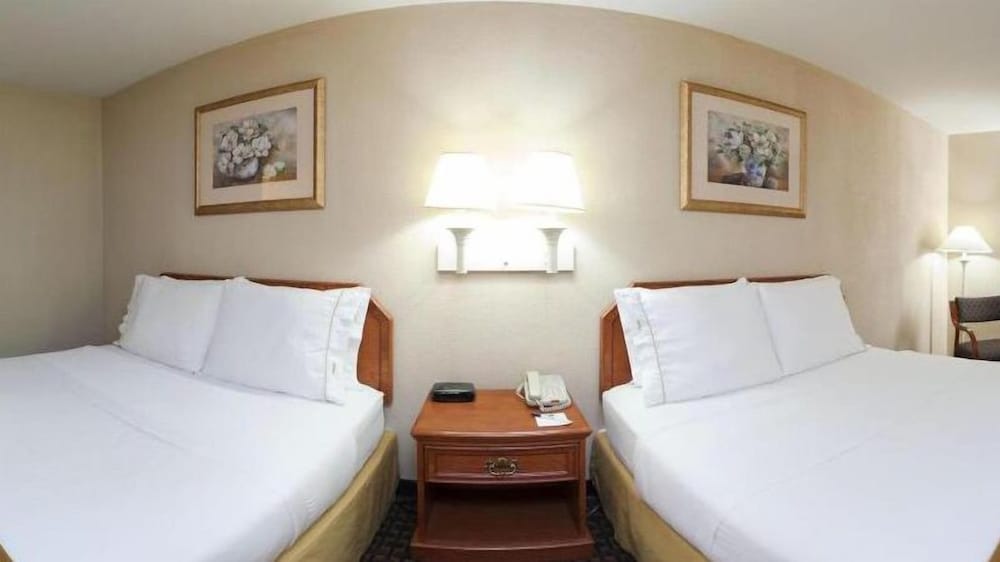 holiday inn express and suites bucyrus by ihg