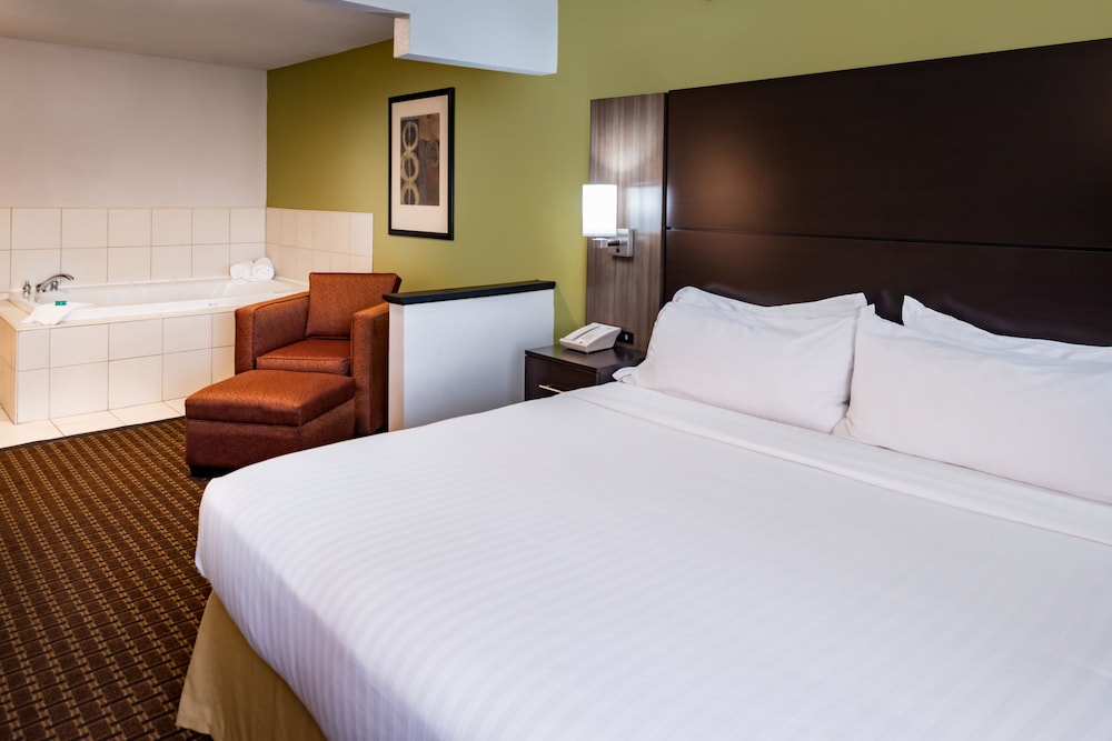 holiday inn express and suites bucyrus by ihg