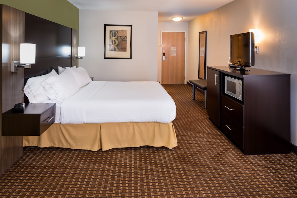 holiday inn express and suites bucyrus by ihg