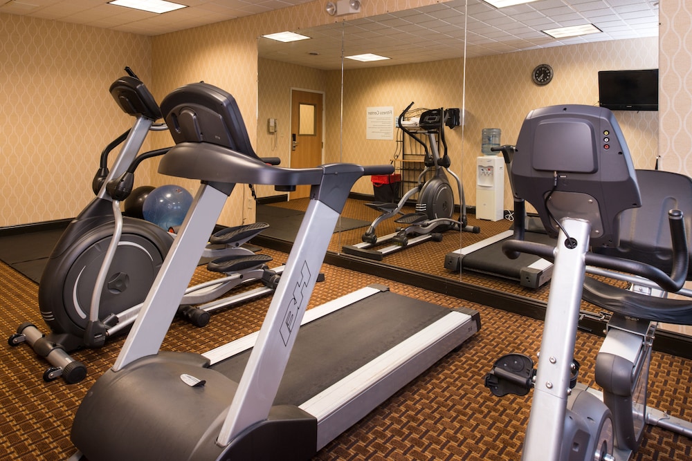 holiday inn express and suites bucyrus by ihg