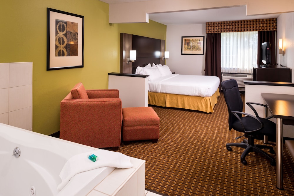 holiday inn express and suites bucyrus by ihg