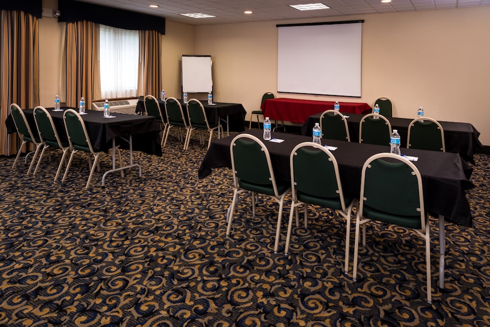 holiday inn express and suites bucyrus by ihg