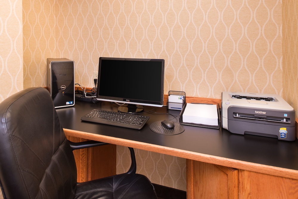 holiday inn express and suites bucyrus by ihg