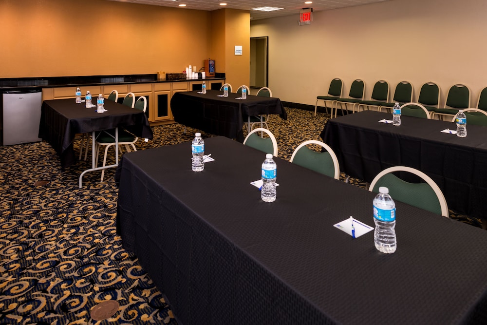 holiday inn express and suites bucyrus by ihg