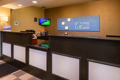 holiday inn express and suites bucyrus by ihg