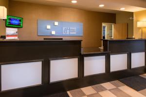holiday inn express and suites bucyrus by ihg
