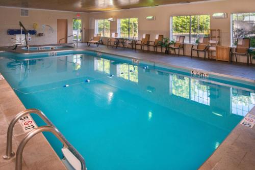 holiday inn express and suites bucyrus by ihg