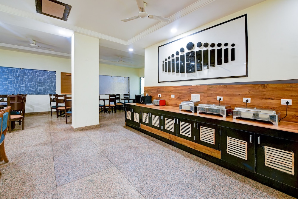 hotel airport paradise