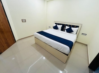 hotel airport paradise