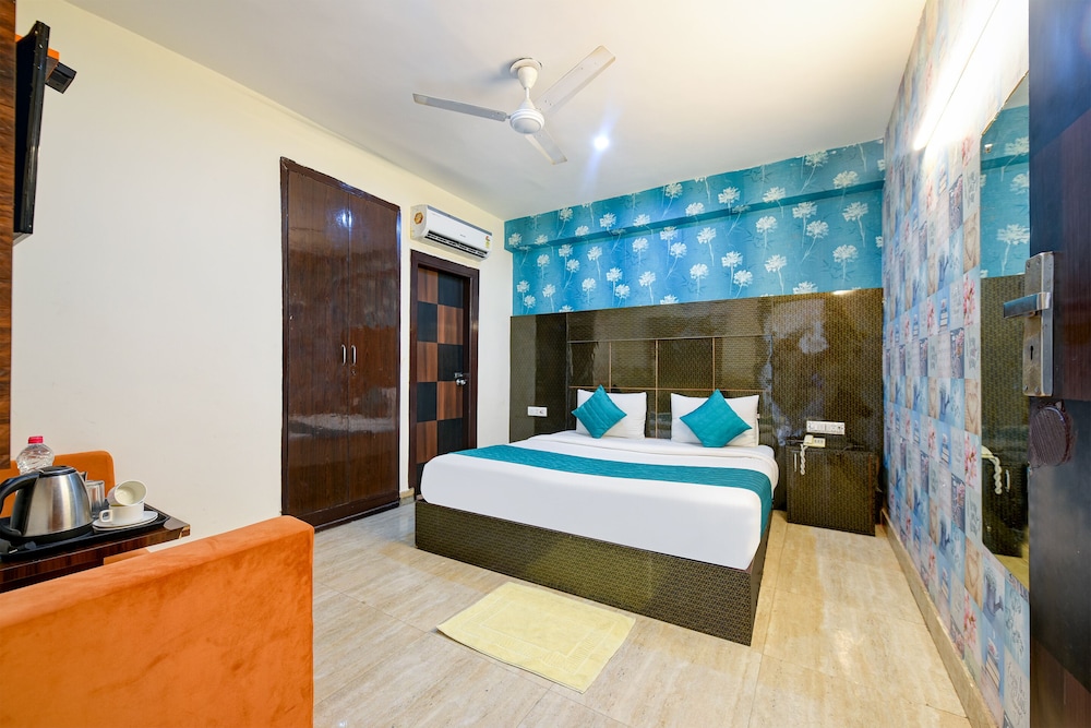 hotel airport paradise