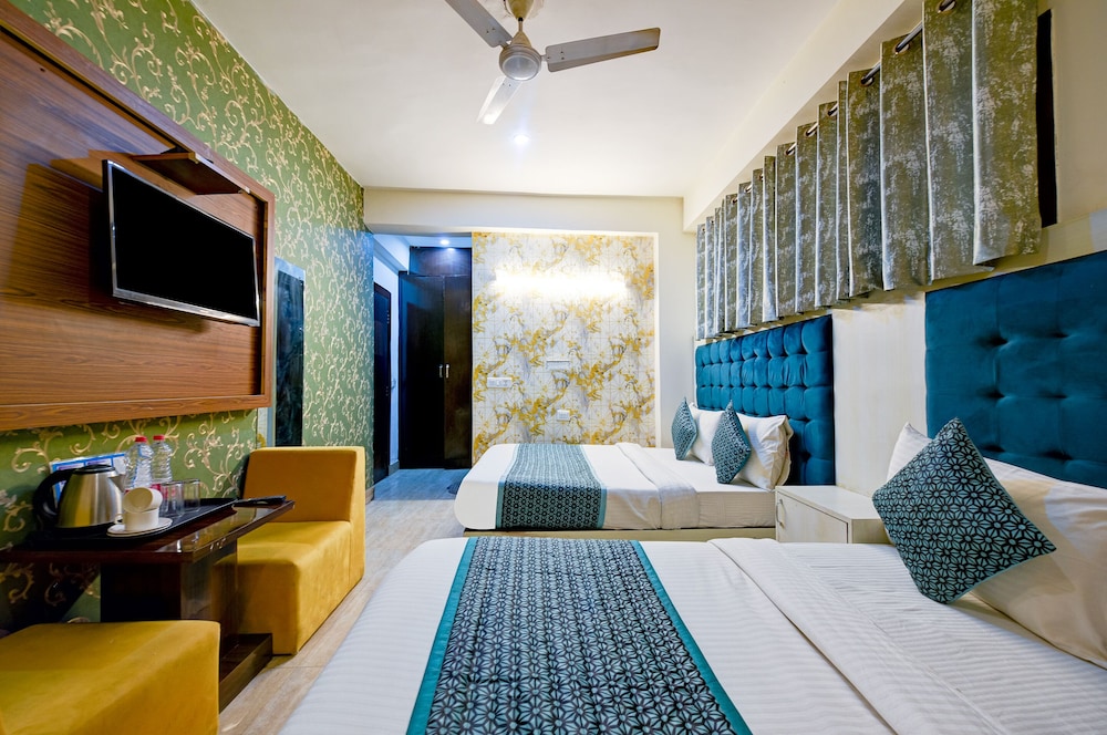 hotel airport paradise