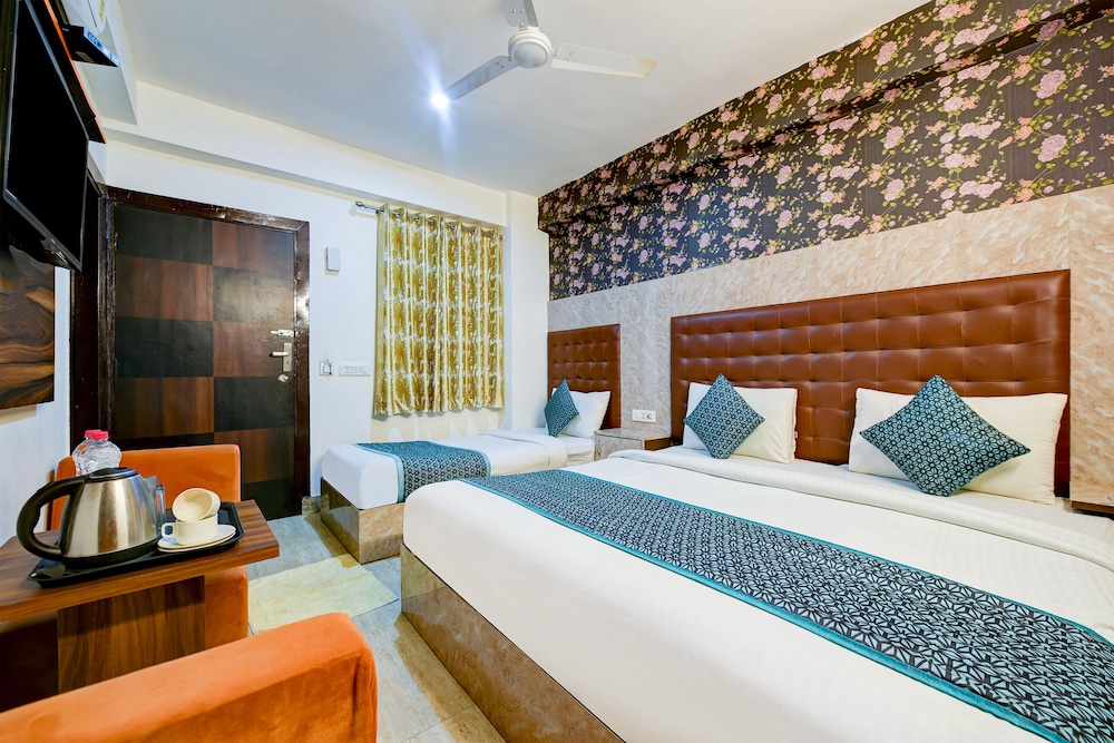 hotel airport paradise