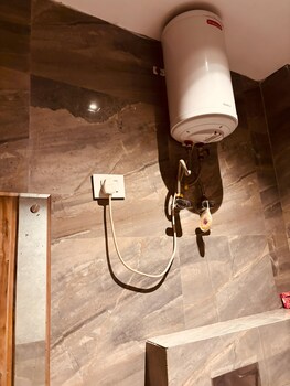 hotel goodluck house near delhi airport