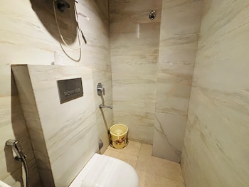 hotel goodluck house near delhi airport
