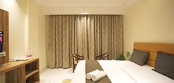 hotel goodluck house near delhi airport