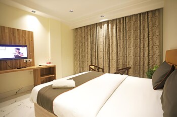 hotel goodluck house near delhi airport