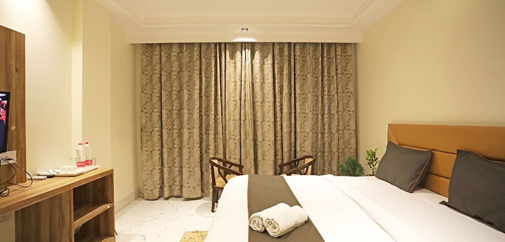 hotel goodluck house near delhi airport