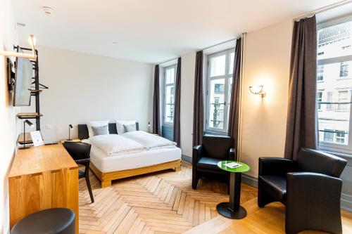 hotel le lion self check in