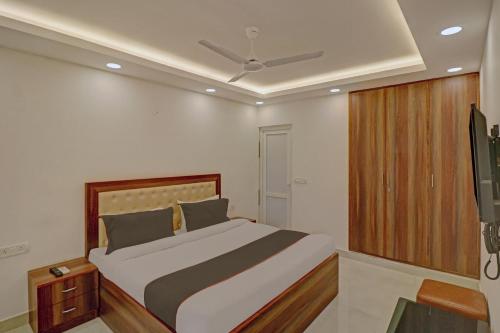 collection o hotel spot light near tughlakabad station metro station