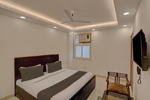 collection o hotel spot light near tughlakabad station metro station