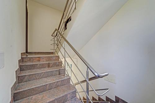 hotel o j2 service apartment