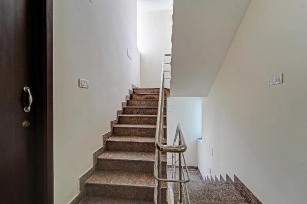 hotel o j2 service apartment