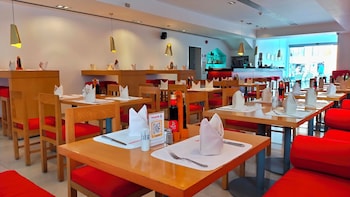 camel dive club and hotel