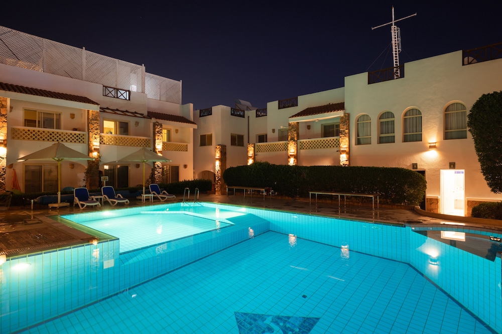 camel dive club and hotel