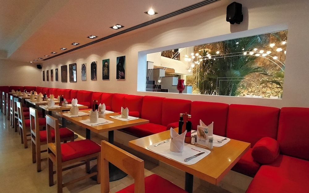 camel dive club and hotel