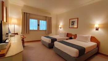 camel dive club and hotel