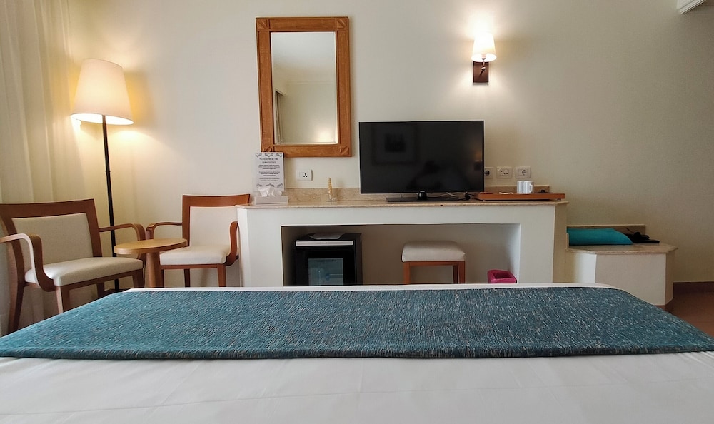 camel dive club and hotel