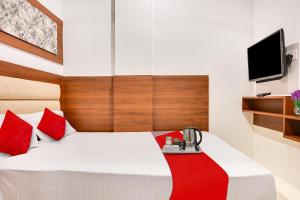 super townhouse zero mile gandhi setu formerly classic court