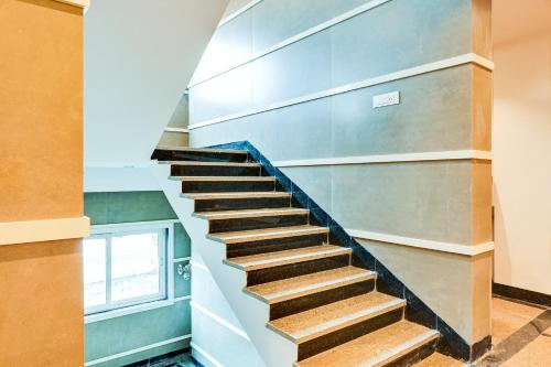 super townhouse zero mile gandhi setu formerly classic court