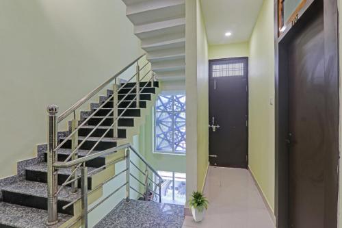 collection o hotel shiva palace