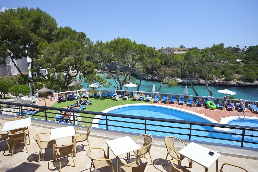 hotel cabot cala ferrera