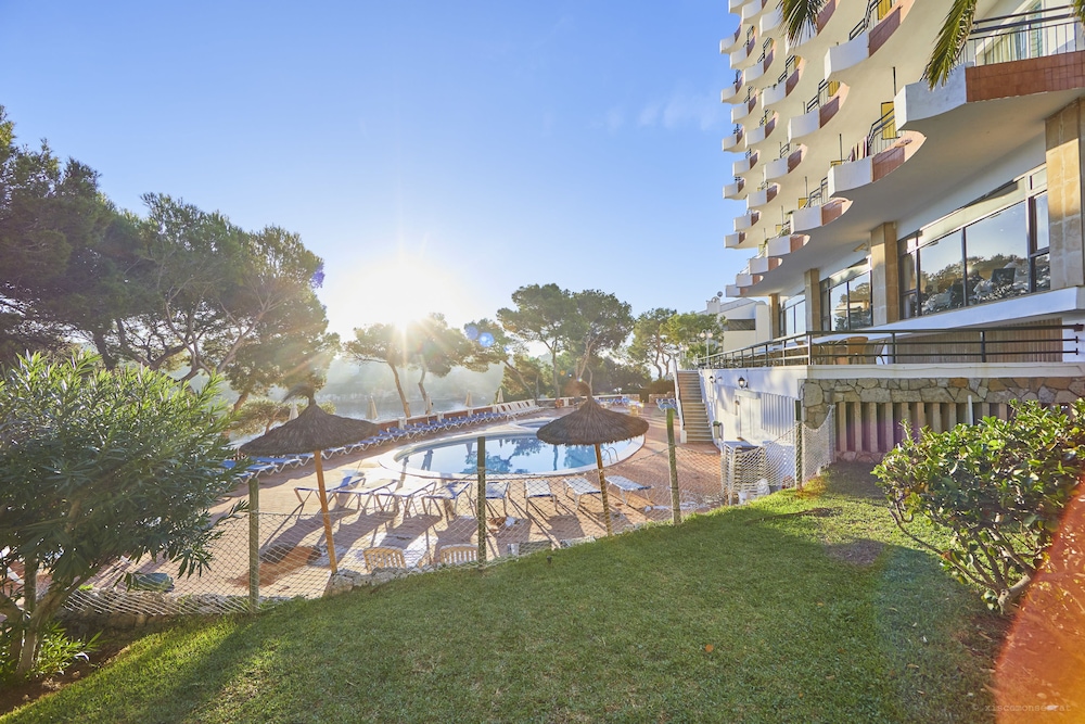 hotel cabot cala ferrera