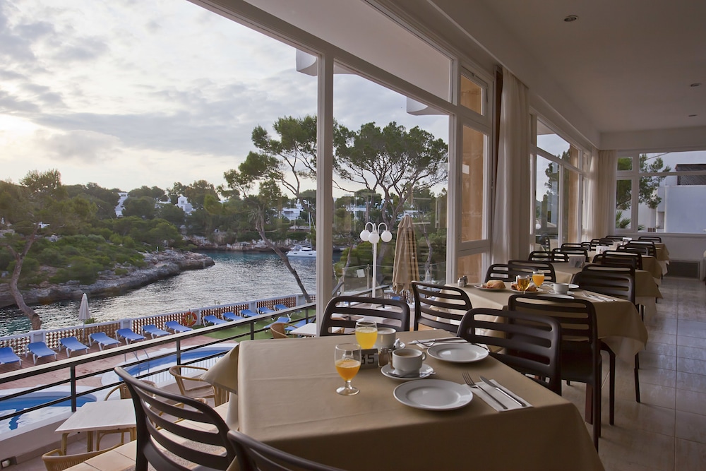 hotel cabot cala ferrera