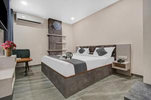 townhouse oak hotel rudra