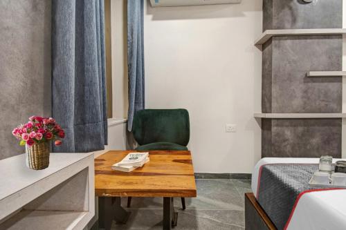 townhouse oak hotel rudra