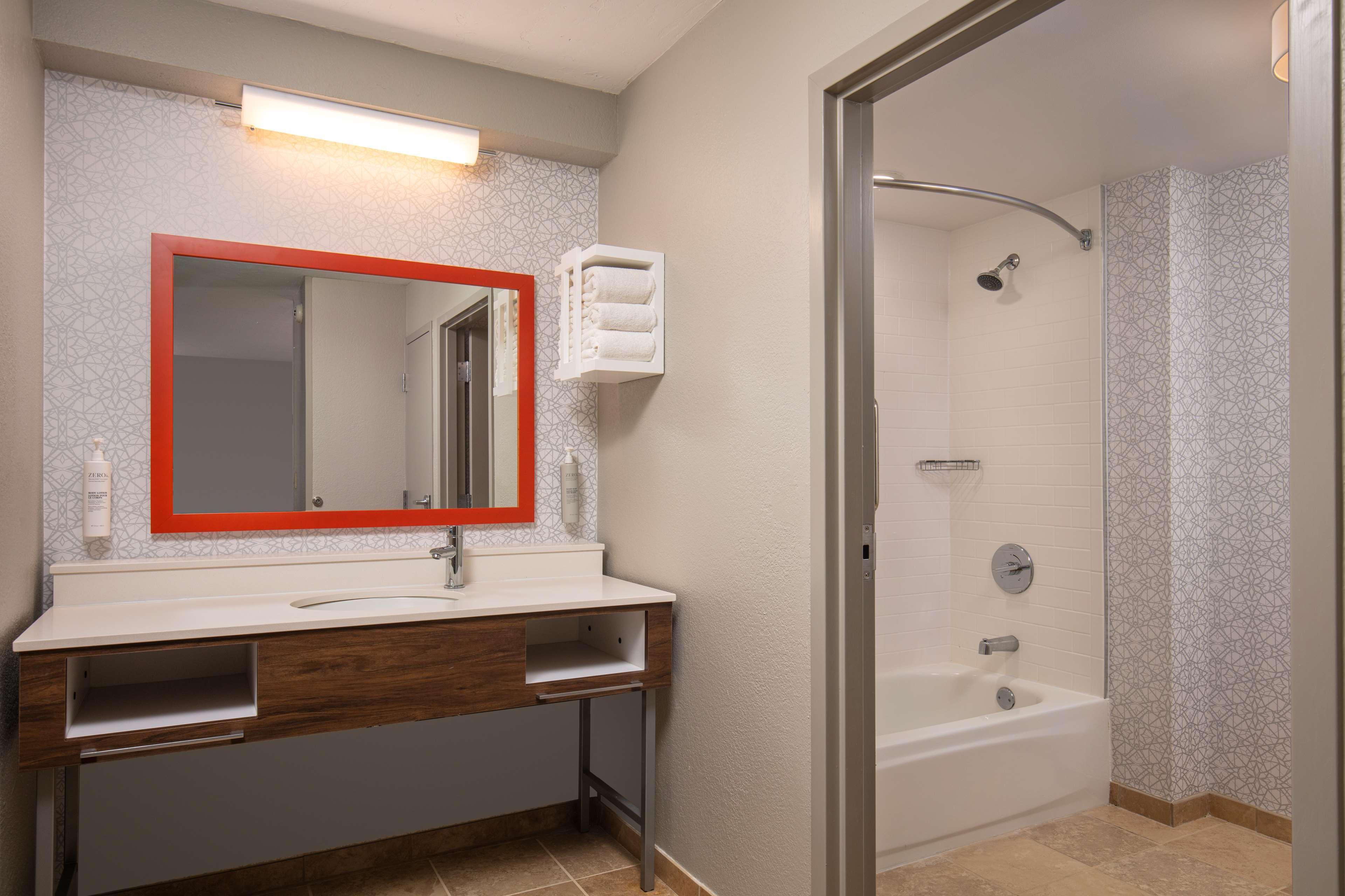 hampton inn and suites el paso airport