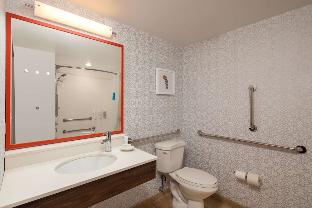 hampton inn and suites el paso airport