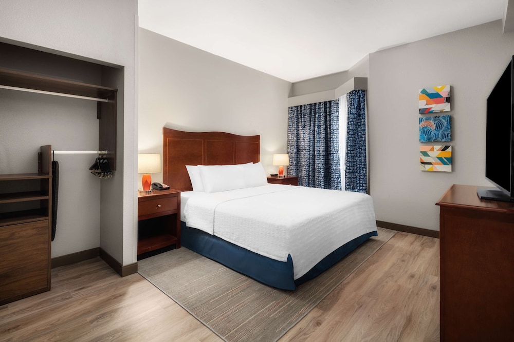 hampton inn and suites el paso airport