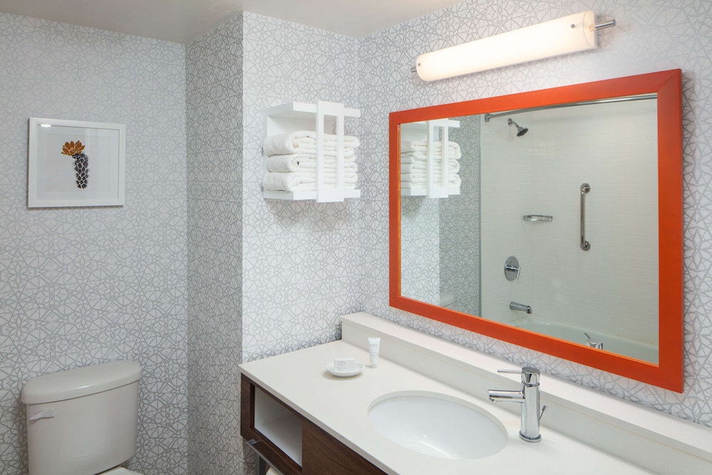 hampton inn and suites el paso airport