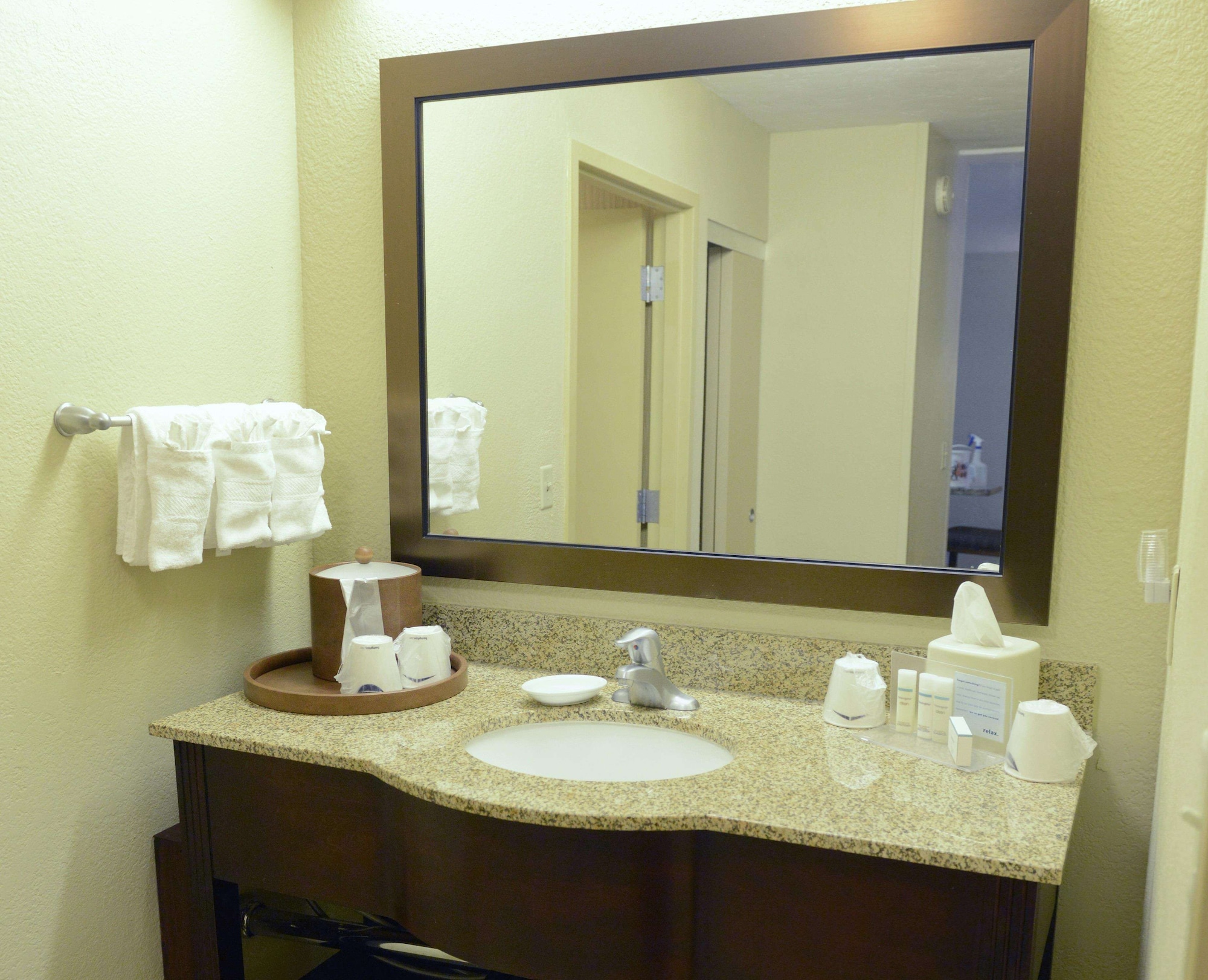 hampton inn and suites el paso airport